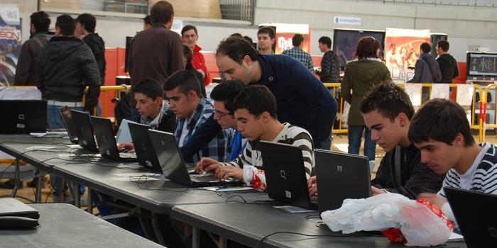 ¡Jóvenes en paro pero NO parados!